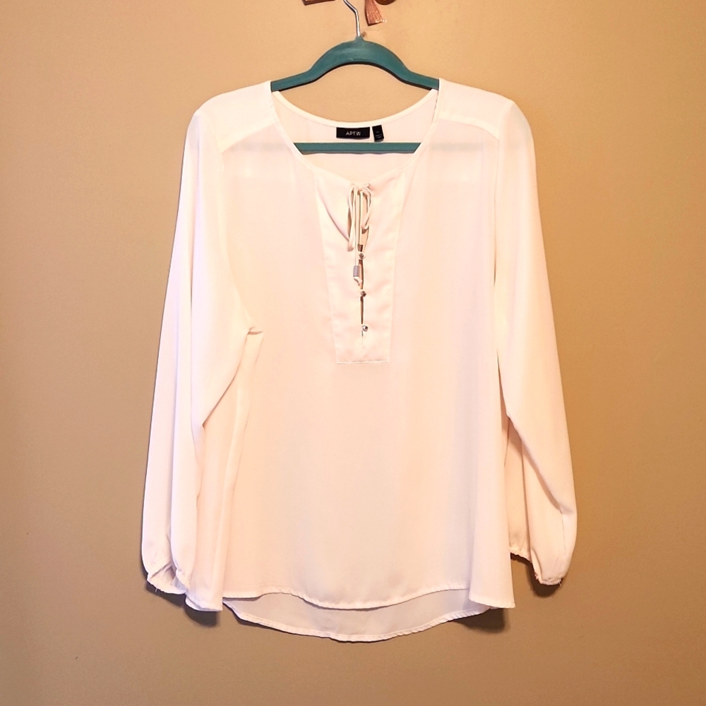 Perfect condition! Apt.9 ivory tunic top. Xl.
